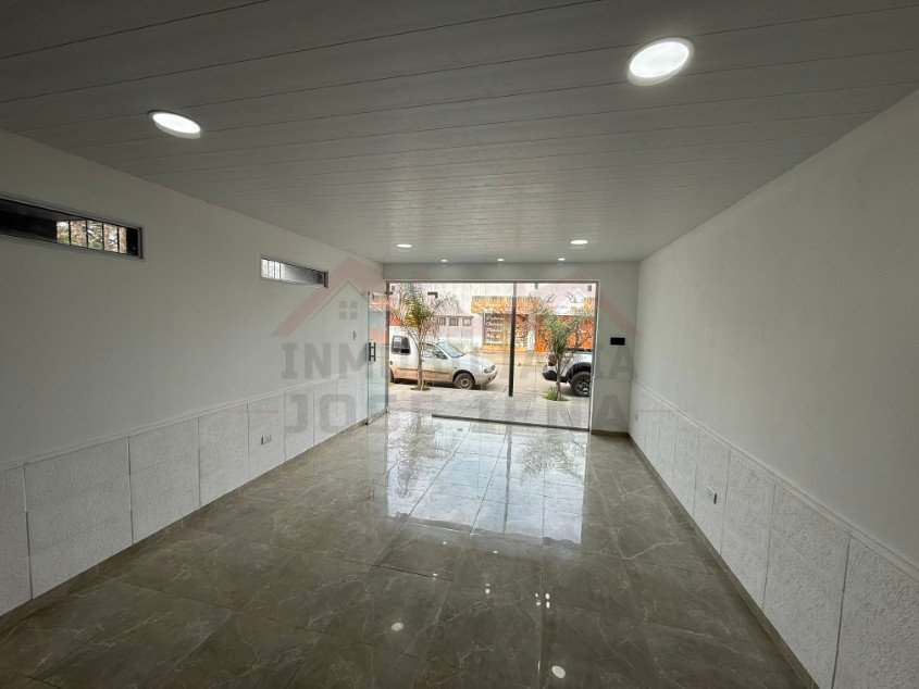 Local Comercial. A una cuadra del Centro de la Ciudad! - Calle Tomas Guido e/ Soloeta y Saavedra.